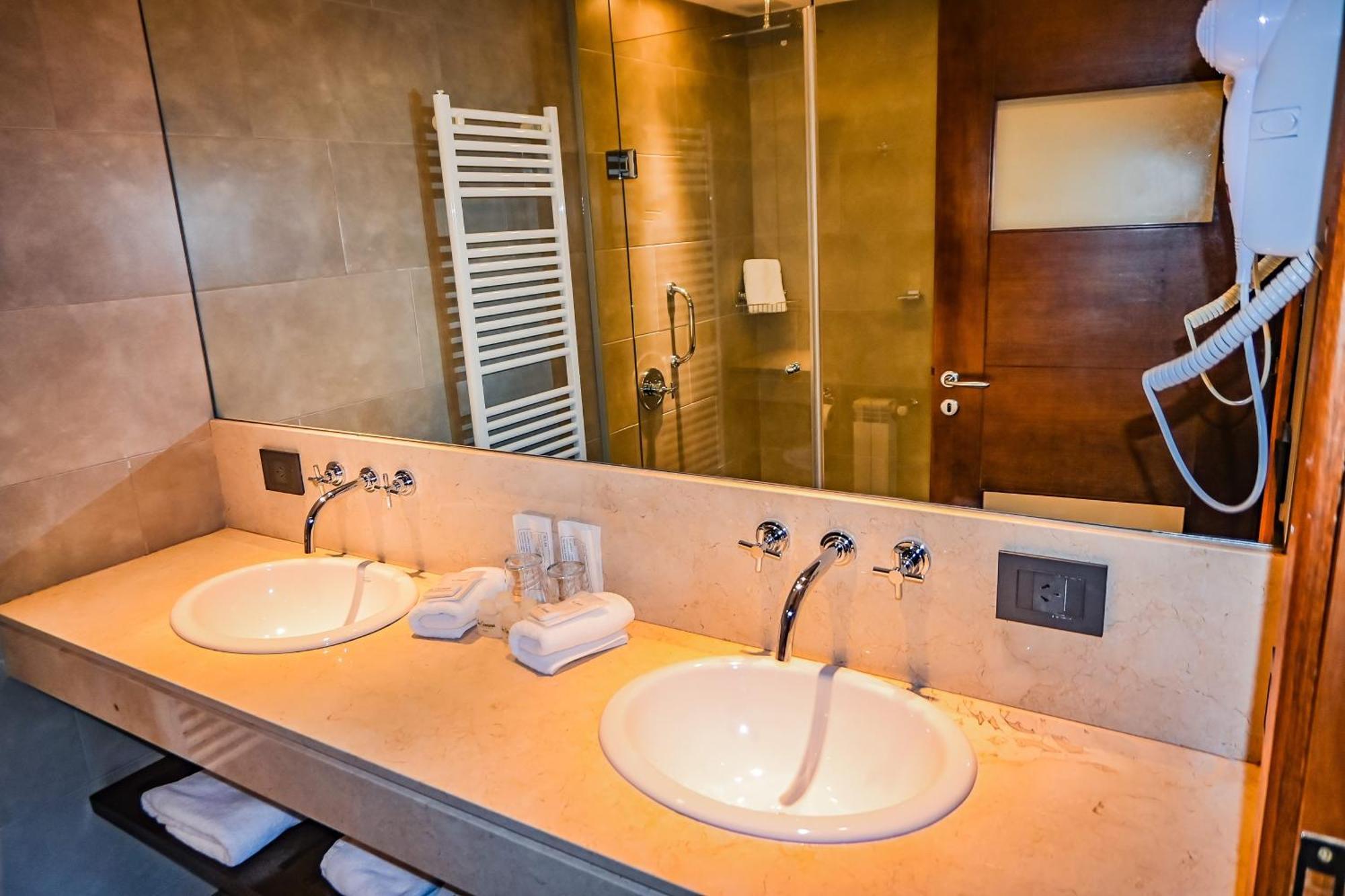 Hotel & Spa La Cheminee San Martín de los Andes Buitenkant foto
